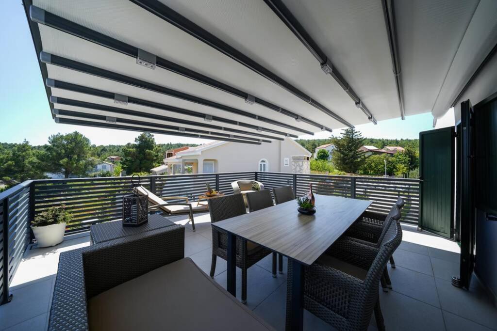 Apartment Vala, 4*, Sea View & Private Heated Pool Pridraga Exterior photo