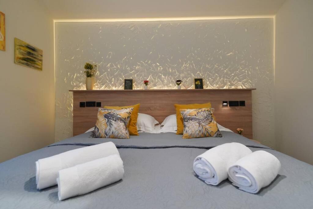 Apartment Vala, 4*, Sea View & Private Heated Pool Pridraga Exterior photo