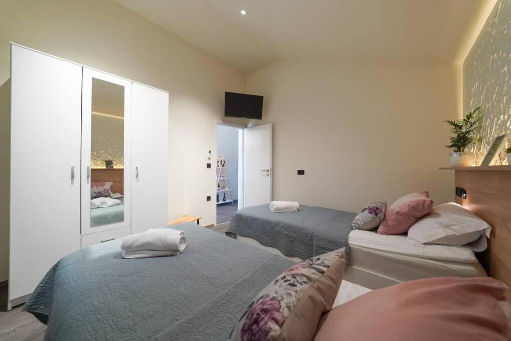 Apartment Vala, 4*, Sea View & Private Heated Pool Pridraga Exterior photo