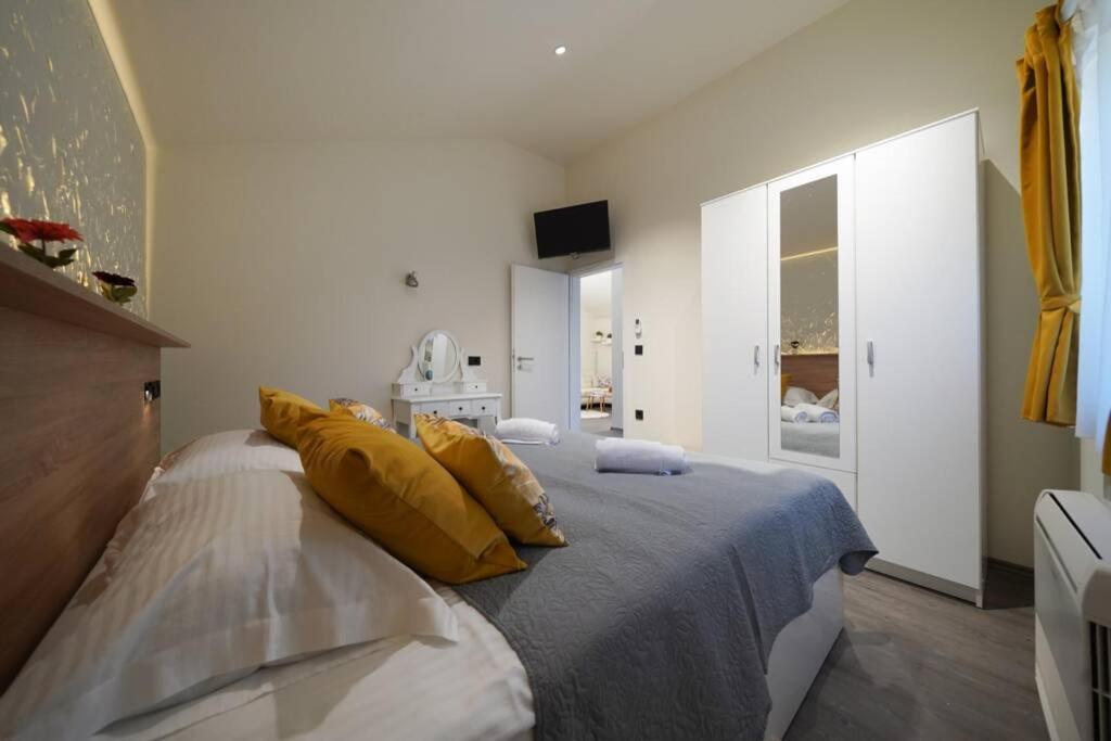 Apartment Vala, 4*, Sea View & Private Heated Pool Pridraga Exterior photo